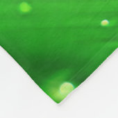 草の上の雨粒 フリースブランケット (角)