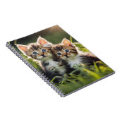 草の中で愛らしい子猫 ノートブック (右側)