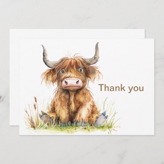 草の中に座っているハイランドの牛 サンキューカード (正面/裏面)