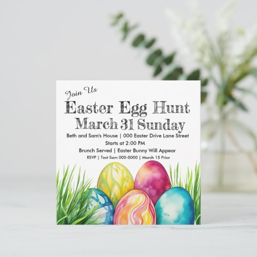 草の中に産まれる明るい色の復活祭の卵 招待状 (スタンド正面)