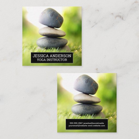 草の中に積み上げた石 スクエア名刺 (正面/裏面)