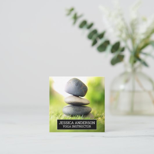 草の中に積み上げた石 スクエア名刺 (スタンド正面)