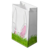 草の中のイースターバニーの耳 スモールペーパーバッグ (裏面アングル)