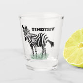 草の中のゼブラ現実的イラストレーション ショットグラス (正面)