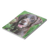 草の中のドイツの短冊ポインタの犬 ノートパッド (回転)
