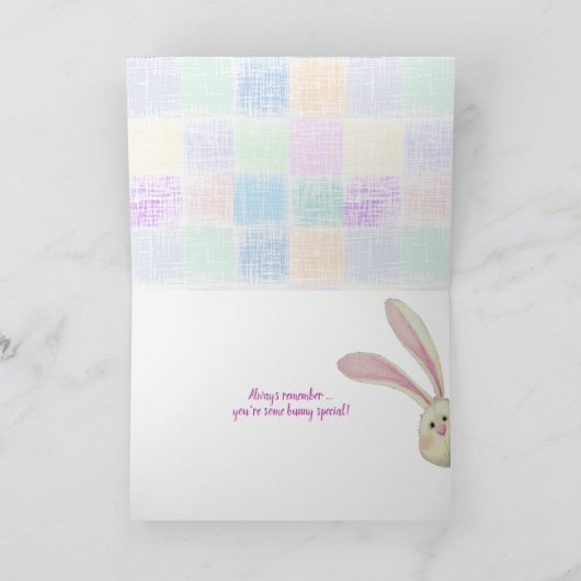 草の中のピンクと白のイースターバニー カード (内部)
