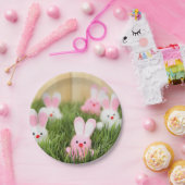 草の中のピンクのイースターバニー ペーパープレート (パーティー)