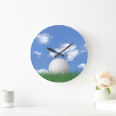 草の中の白いゴルフボール ラージ壁時計 (ホーム)