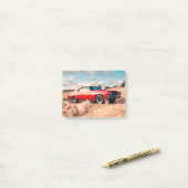 草の中の赤いマッスルカー。 ポストイット (デスク上)