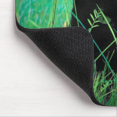 草の中の黒猫 マウスパッド (コーナー)