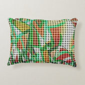 草の写真の上に編まれたバスケットのように見える アクセントクッション (裏面)