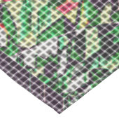 草の写真の上に編まれたバスケットのように見える テーブルクロス (アングル)