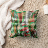 草の写真の上の編み籠のように見える クッション (ブランケット)