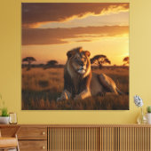 草の威厳のある多いサバンナに横たわる獅子 キャンバスプリント (インサイチュ (リビング))