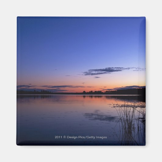 草の生えたワバムン湖の夕日 マグネット (正面)