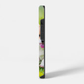 草の遊中のコルギー iPhoneケース (左側面)