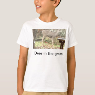 草のTシャツのシカ Tシャツ