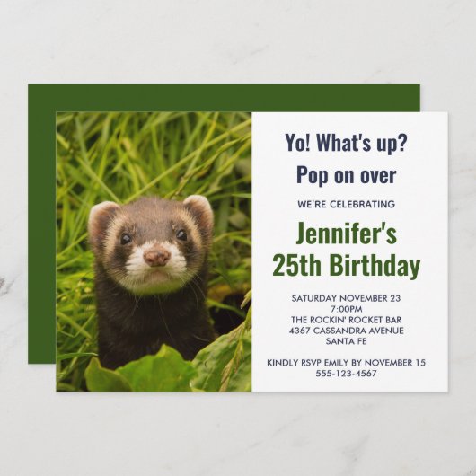 草原でかわいい茶色のフェレット 招待状 (正面/裏面)