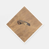 草原で飛行している短い耳のフクロウ スタンダードランチョンナプキン (角)