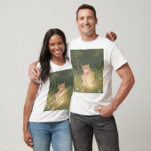 草原に角を持つエーテル系アニメお洒落ガール Tシャツ (ユニセックス)