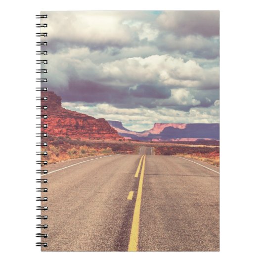 草原の国の道。人けのない自然の旅 ノートブック (正面)