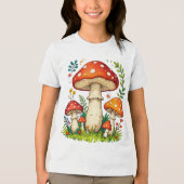 草原の野生のきのこや花 トライブレンドTシャツ (正面)