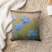 草原の青い野の花 クッション (ブランケット)