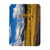 草地の上の青い空と雲 マグネット (縦)