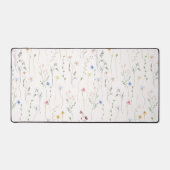 草地，ライトピンクの野生の花，水色 デスクマット (正面)