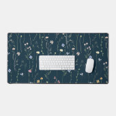 草地，濃い青の野生の花，水色 デスクマット (キーボード&マウス)