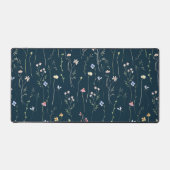 草地，濃い青の野生の花，水色 デスクマット (正面)