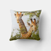 草木の上からキリンが覗く クッション (裏面)