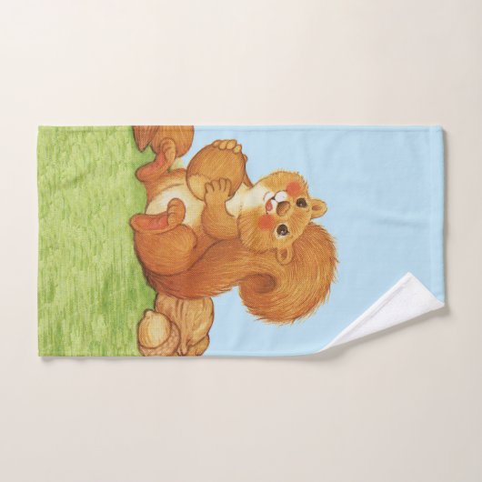 草木の実のどんぐりを飾った愛らしい赤いリス ハンドタオル (ハンドタオル)