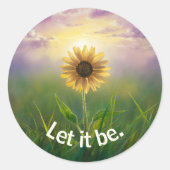 草白熱［赤熱］光を放つ畑のひまわり ラウンドシール (正面)