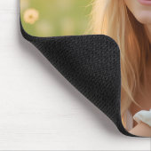 草花の中の晴れ渡ったヘレナの陽気な人 マウスパッド (コーナー)