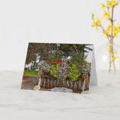 草花付き古錆びた農業用種掘り機 カード (黄色い花)