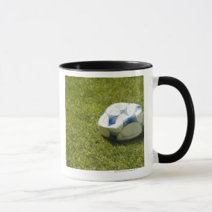 草、ドイツの平らなサッカーボール マグカップ