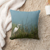 草w水に立っている白い白鷺 クッション (ブランケット)