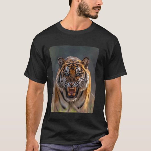 荒々しい虎の吠え声 Tシャツ (正面)