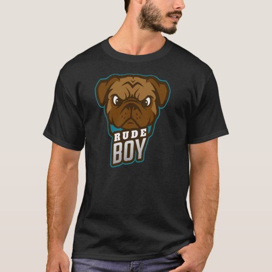 荒々しい顔をしたパグ犬の失礼な少年 Tシャツ (正面)