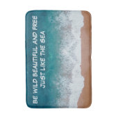 荒々しく、美しく、自由でいなさい。ちょうど海のように バスマット (正面縦)