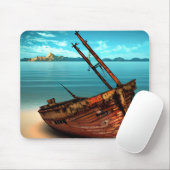 荒れ果てたボートを捨てられたサンディビーチ マウスパッド (マウス)