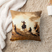 荒れ狂う馬を追うカウボーイ。ローピングと乗馬 クッション (ブランケット)