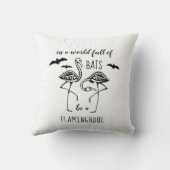 荒れ狂った骨格のフラミンゴのハロウィーンである クッション (裏面)