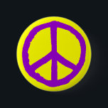 荒削り平和シンボル – 黄色の紫 缶バッジ<br><div class="desc">チョーク効果オリジナルから作成され、最大の影響を与える大きなベクトル図形に変換された大きな粗い手描き平和シンボル。</div>