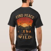 荒野で平穏を見つける Tシャツ (裏面)
