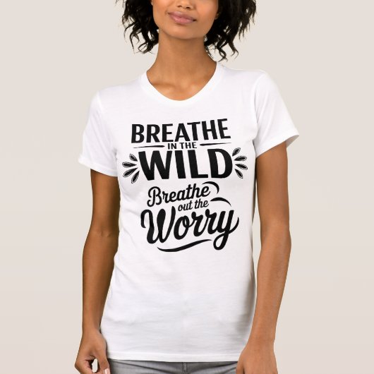 荒野で息を吸う 引用 デザイン Tシャツ (正面)