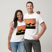 荒馬の夕日シルエット Tシャツ (ユニセックス)
