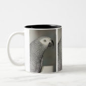 荘厳なアフリカ灰色のオウム ツートーンマグカップ (左)