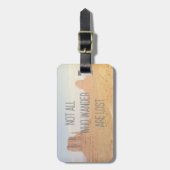 荷物のタグを歩き回る人ばかりではない ラゲッジタグ (正面縦)